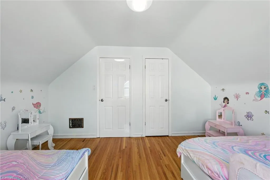 7 Deer Avenue