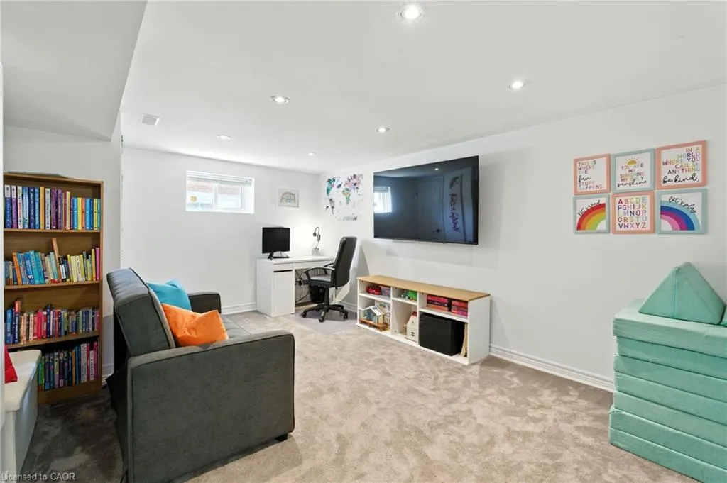 7 Deer Avenue