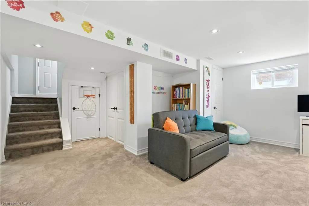 7 Deer Avenue