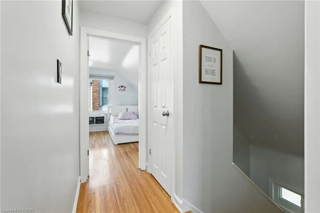 7 Deer Avenue