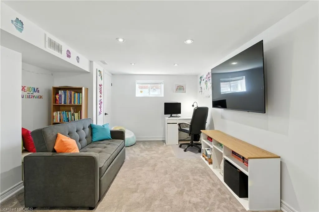 7 Deer Avenue