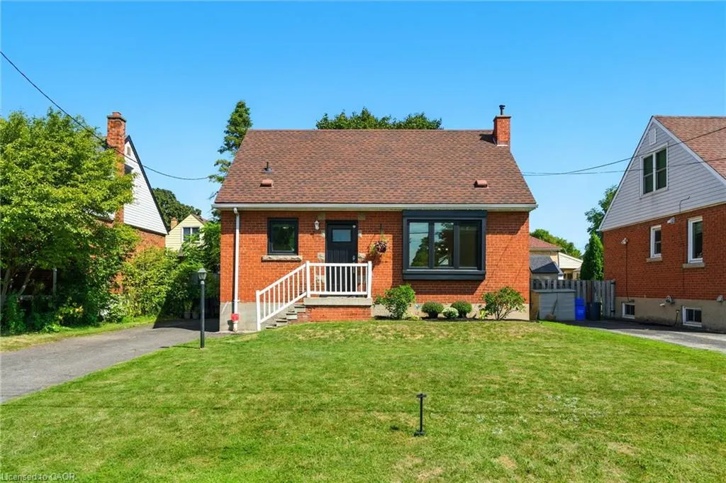 7 Deer Avenue
