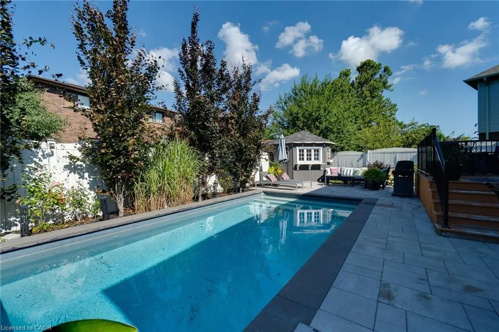 274 Springvalley Crescent