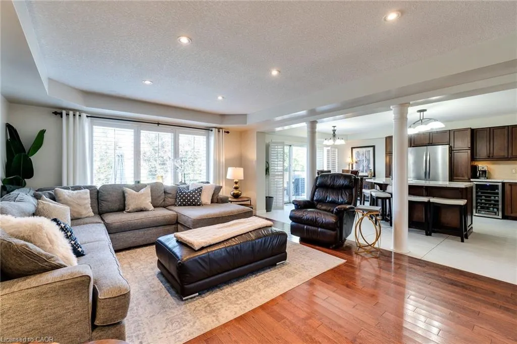 274 Springvalley Crescent