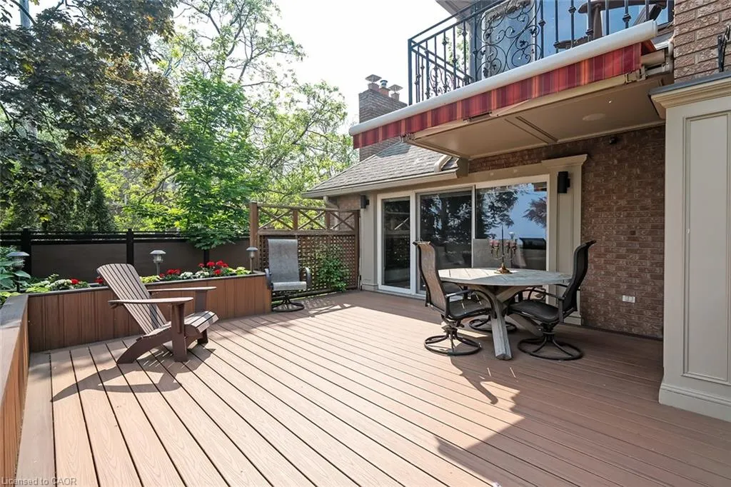 2428 Lakeshore Road