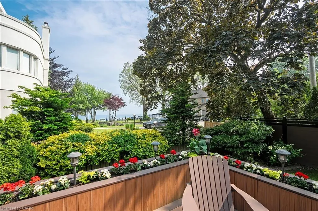 2428 Lakeshore Road