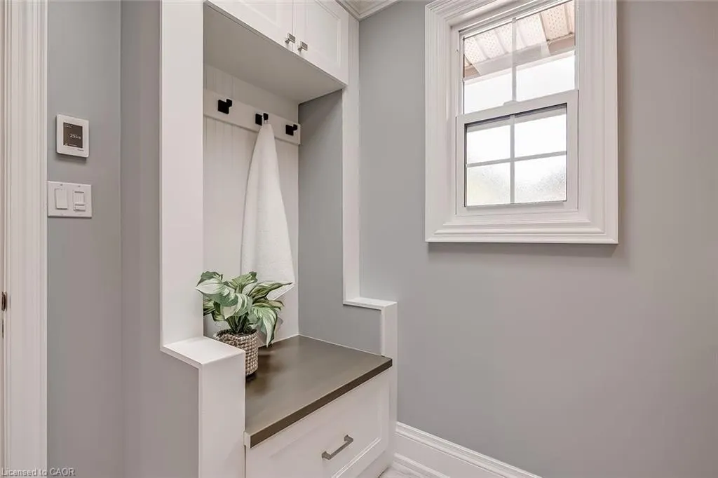2428 Lakeshore Road