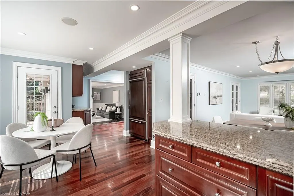 2428 Lakeshore Road