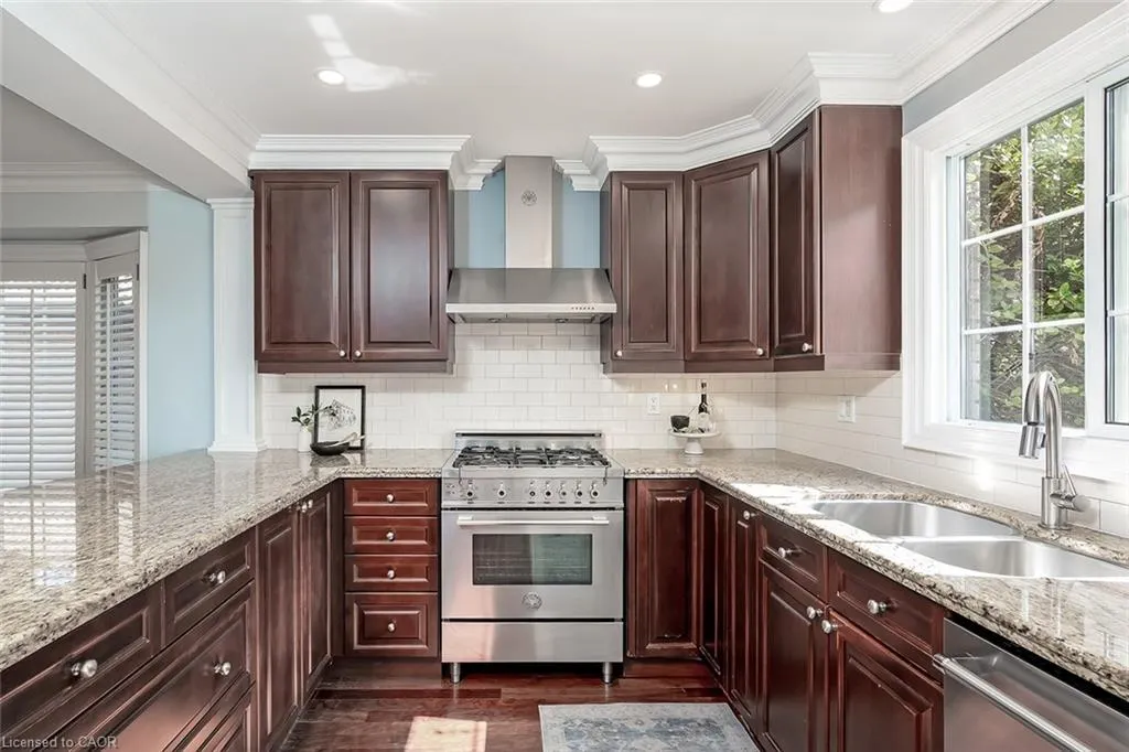 2428 Lakeshore Road
