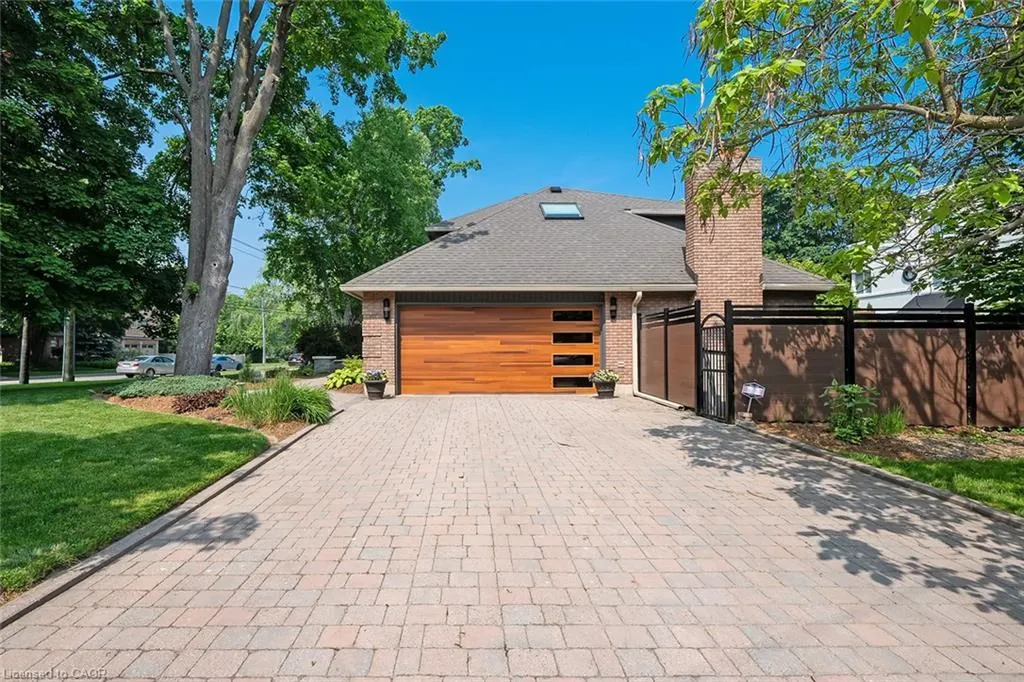 2428 Lakeshore Road