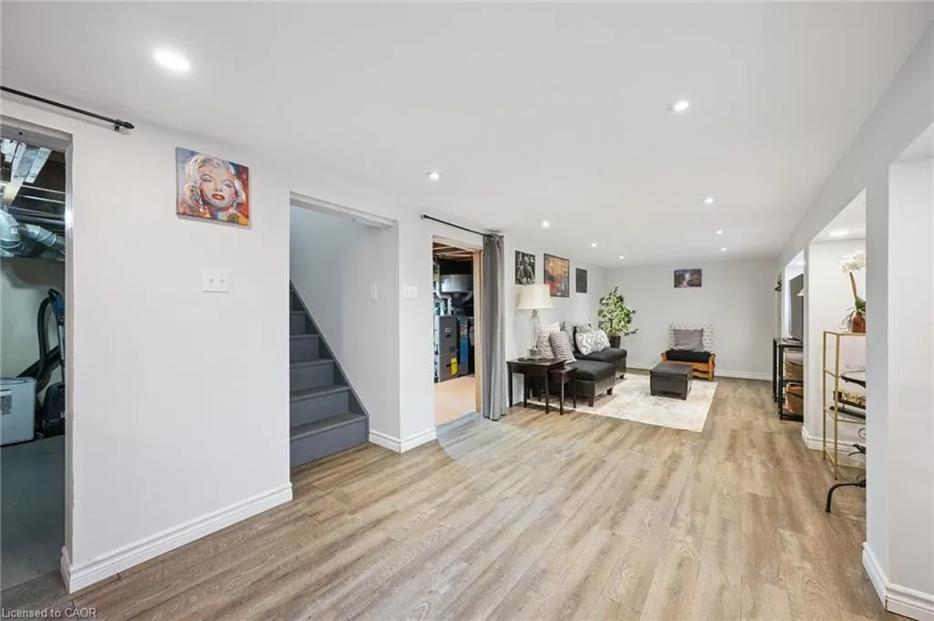 26 Chalmers Street S