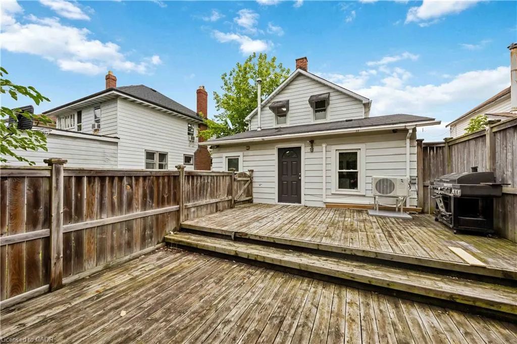 173 Brock Street S