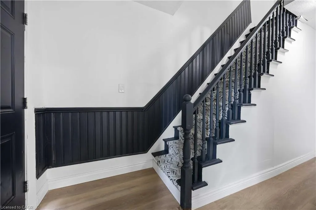 173 Brock Street S