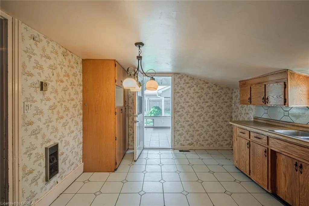 405 Maple Avenue S