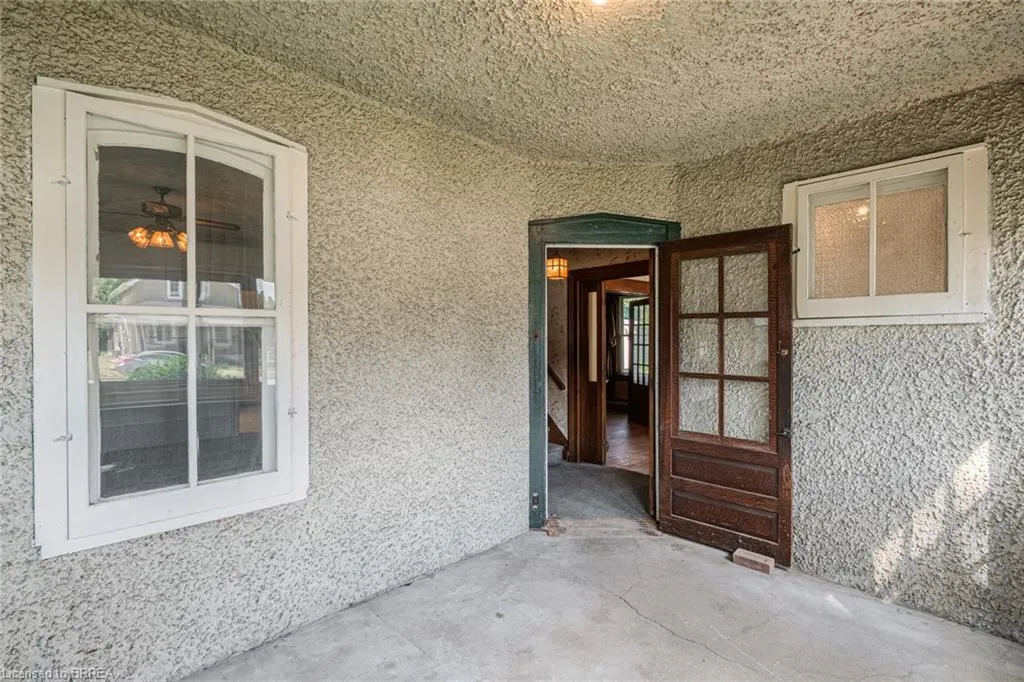 405 Maple Avenue S