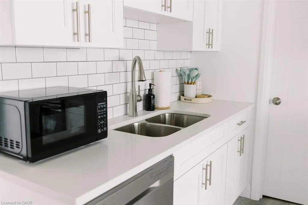 261 Belmont Avenue W, #B - LOWER