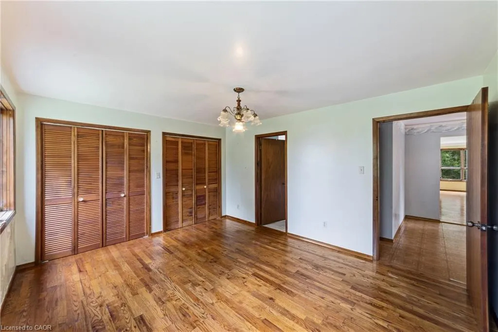 1744 6th Con Rd W