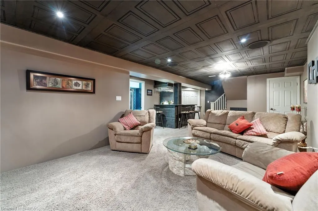 655 Park Road N, #2