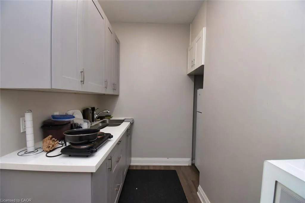 242 James Street S