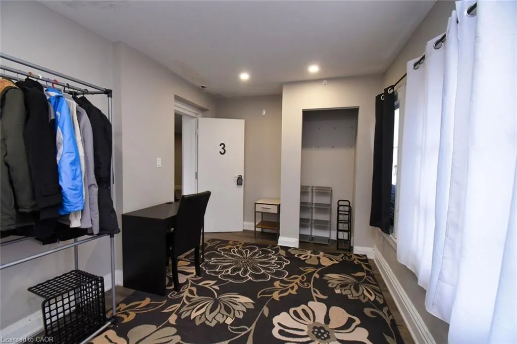 242 James Street S