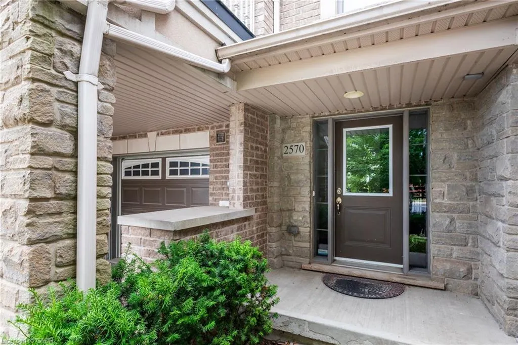 2570 Grand Oak Trail
