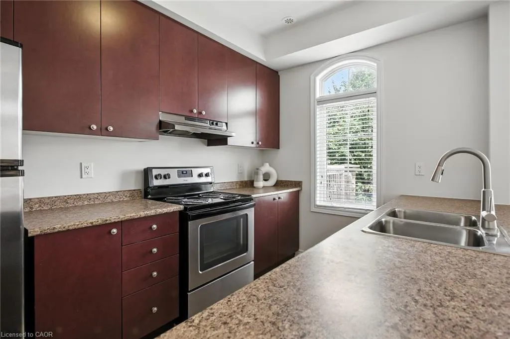 2570 Grand Oak Trail