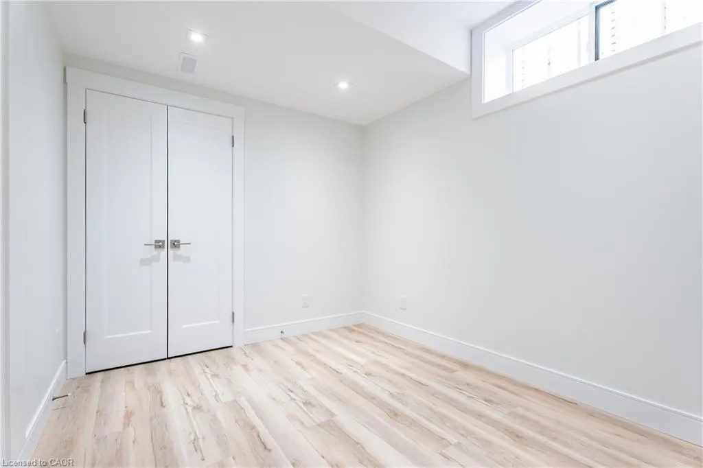 25 Shadyside Avenue, #B