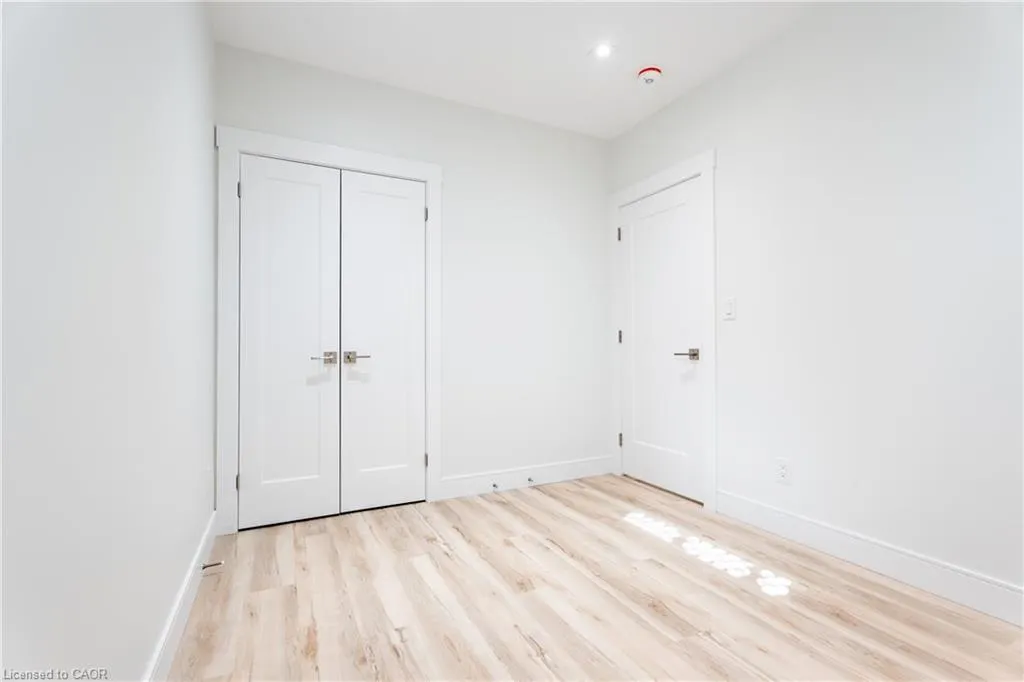 25 Shadyside Avenue, #B