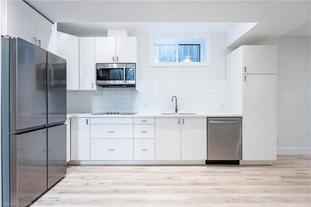 25 Shadyside Avenue, #B