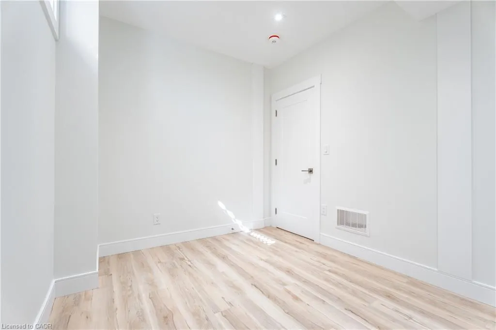 25 Shadyside Avenue, #B