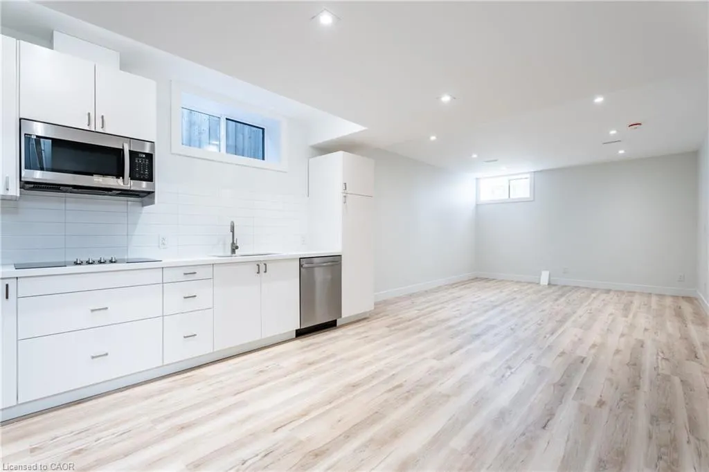 25 Shadyside Avenue, #B