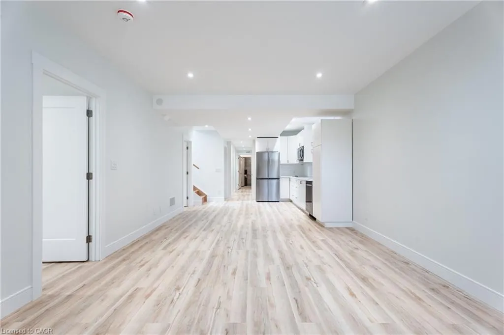 25 Shadyside Avenue, #B