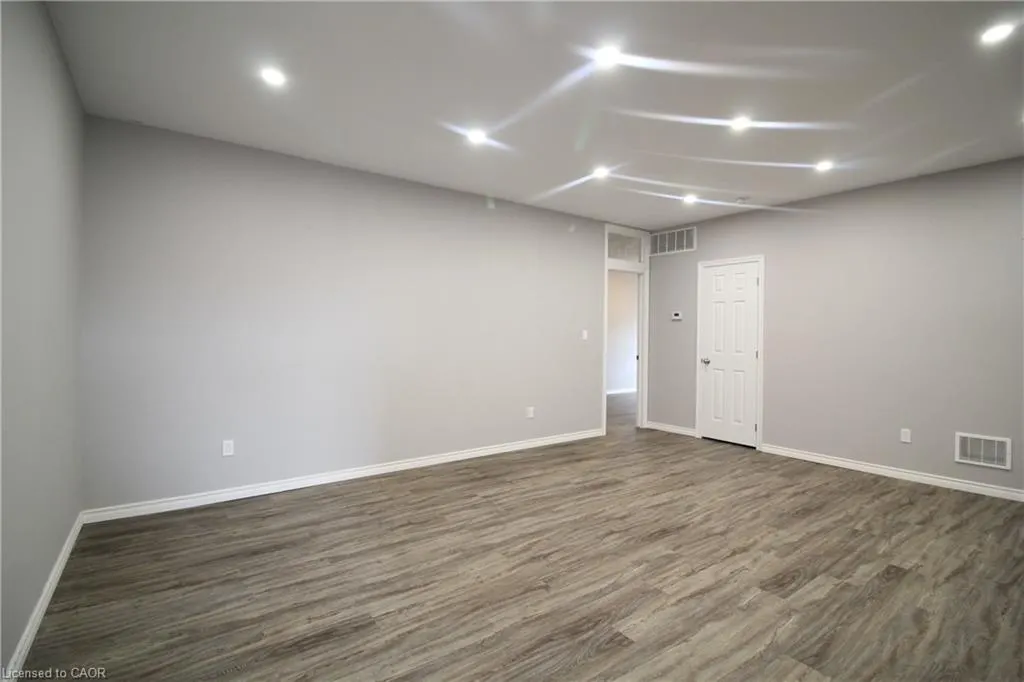 21 King Street E, #1B