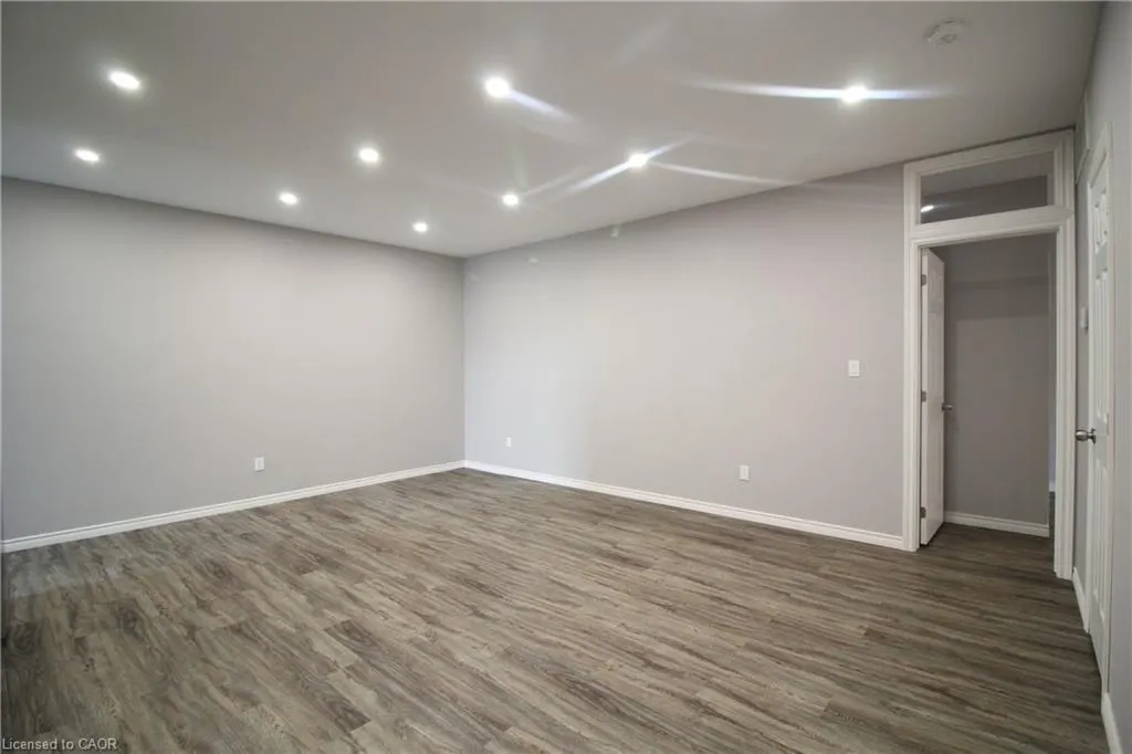 21 King Street E, #1B