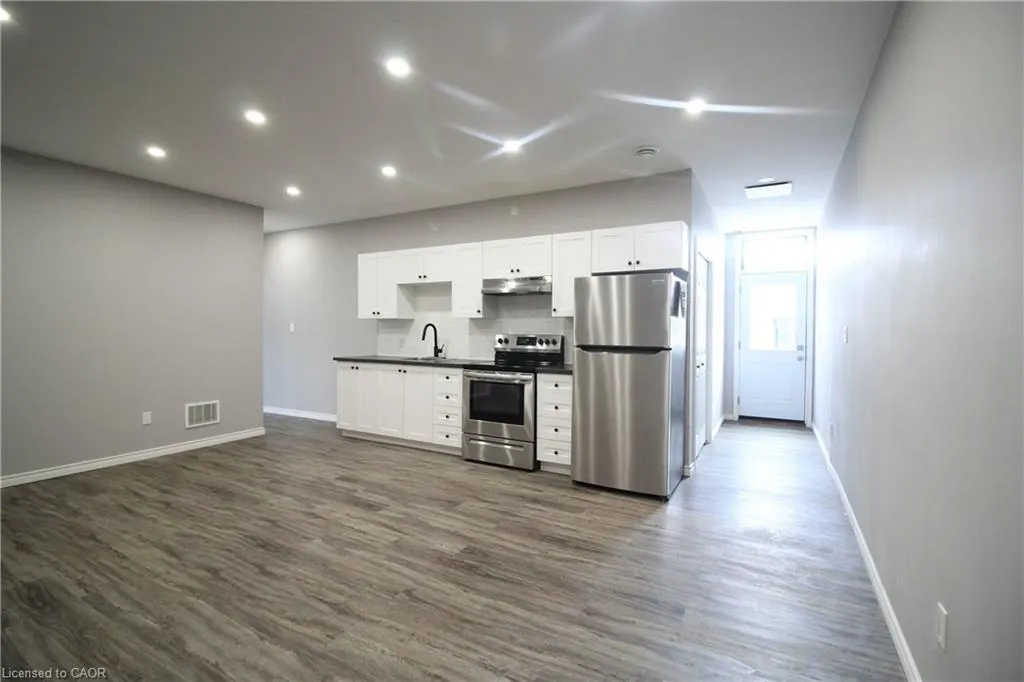 21 King Street E, #1B