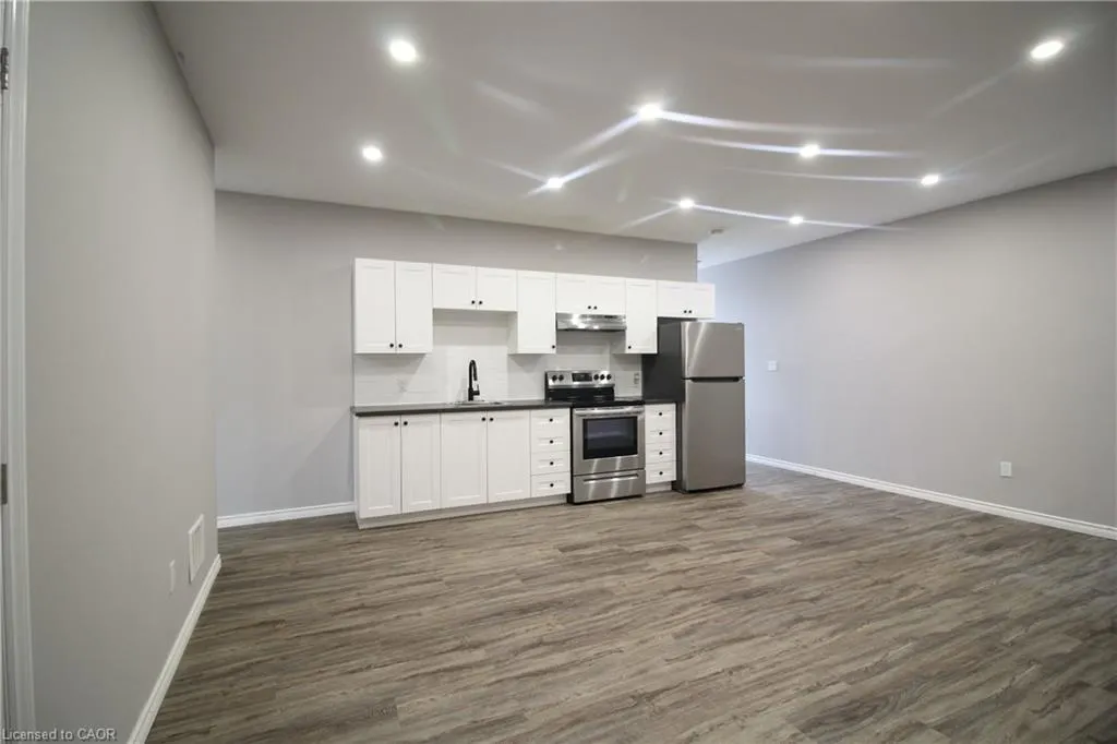 21 King Street E, #1B