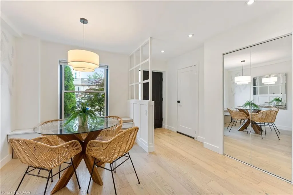 23 Macaulay Street W, #2