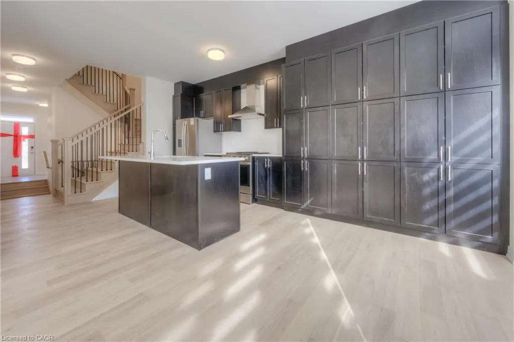 104 Settlers Road E
