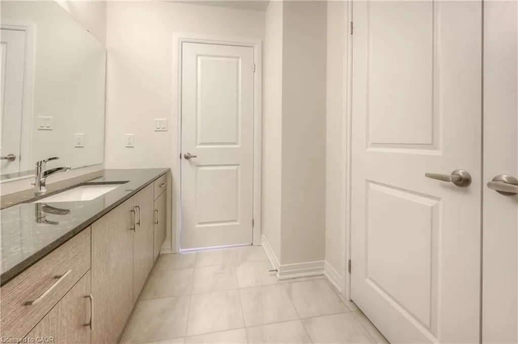 104 Settlers Road E