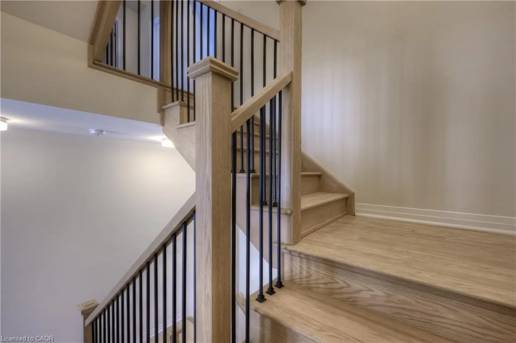 104 Settlers Road E