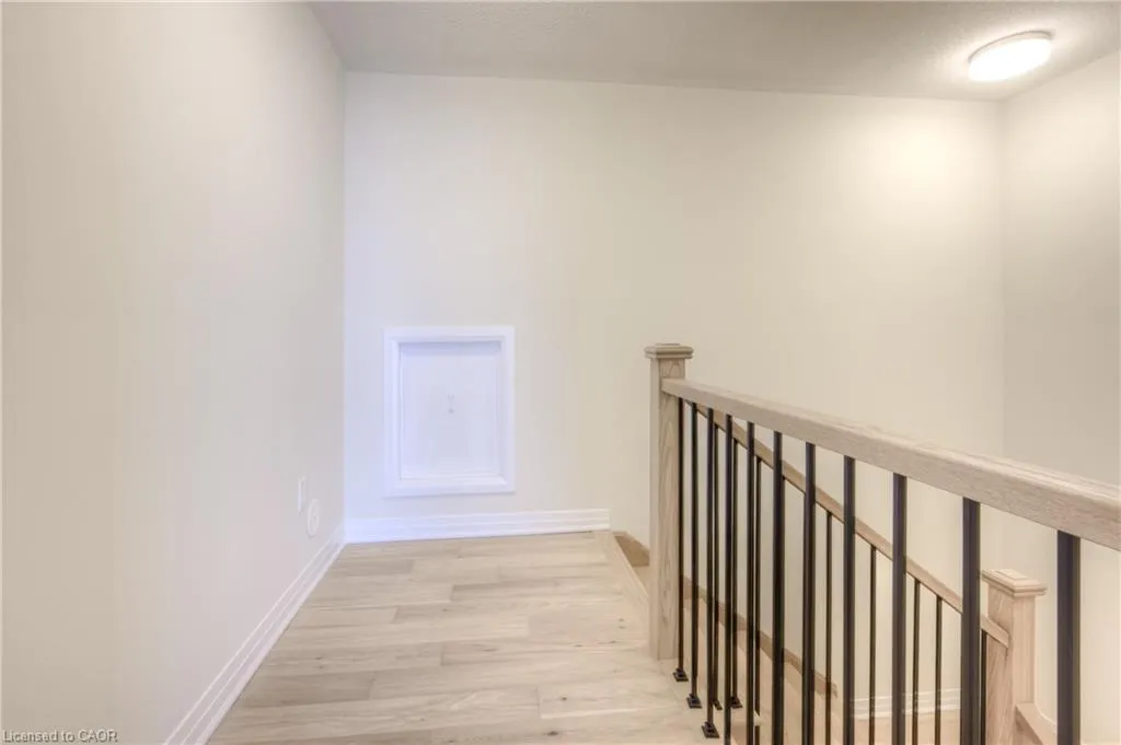 104 Settlers Road E