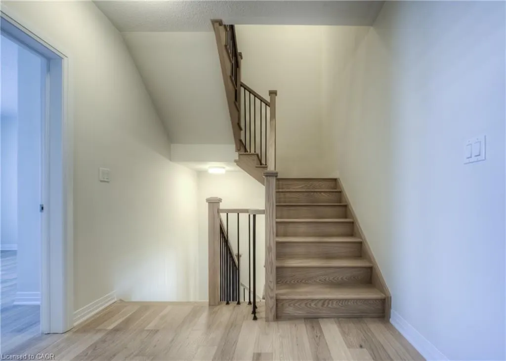 104 Settlers Road E