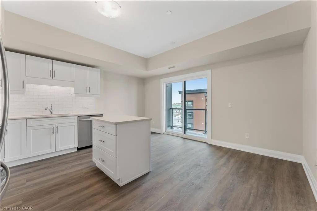 118 Summersides Boulevard, #403