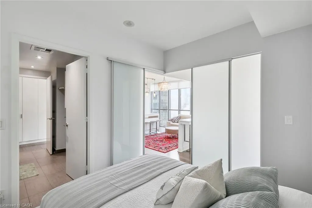 110 Charles Street E, #2604