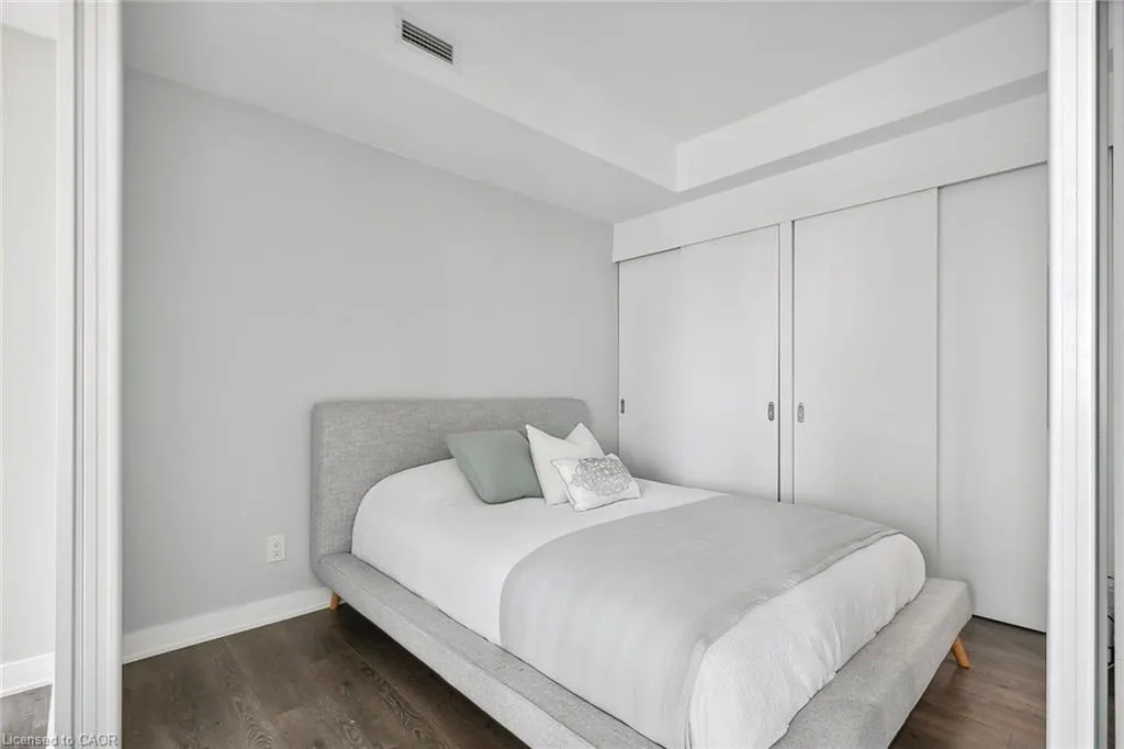 110 Charles Street E, #2604