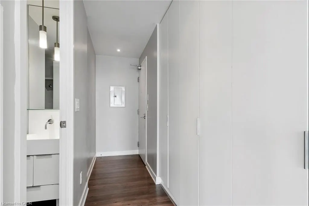 110 Charles Street E, #2604