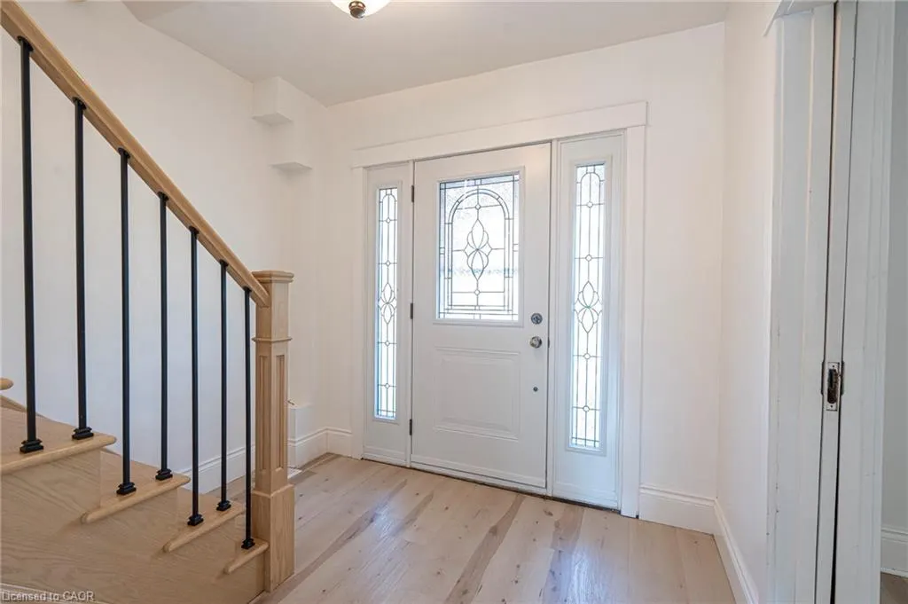 36 Spadina Avenue