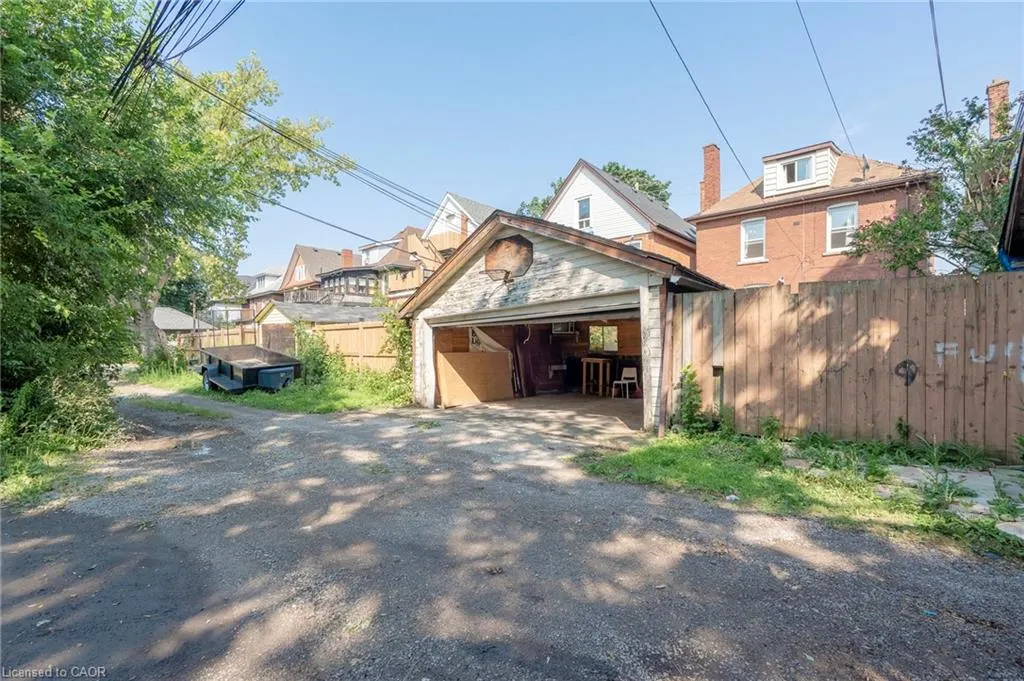 36 Spadina Avenue