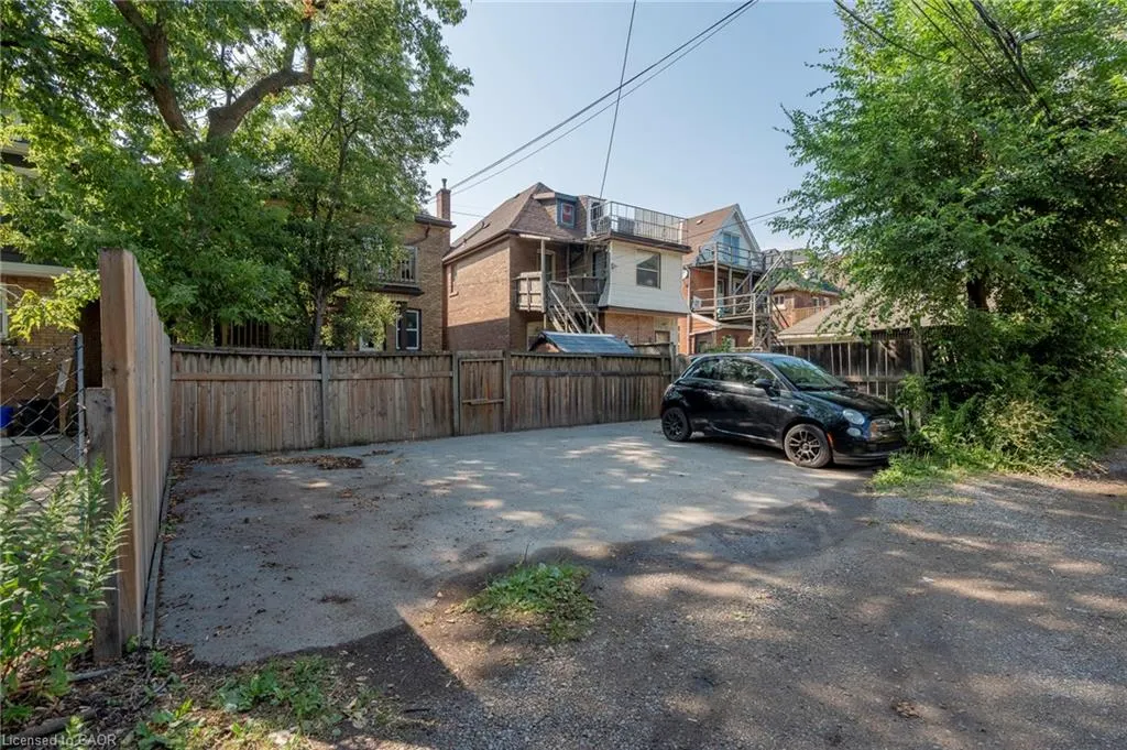 36 Spadina Avenue