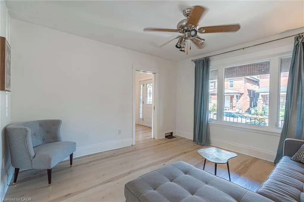 36 Spadina Avenue